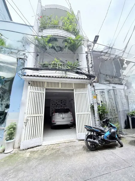 Cần cho thuê nhà hẻm xe hơi vị trí gần cầu chữ y 
nhà trống