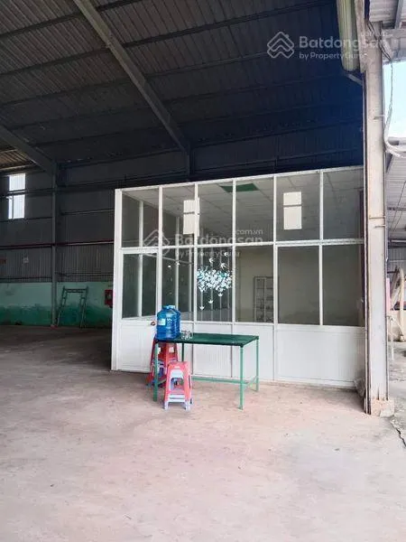 Em chính chủ cần bán đất có sẵn kho xưởng mặt tiền đường đt852, cách chợ nàng 2, 100m