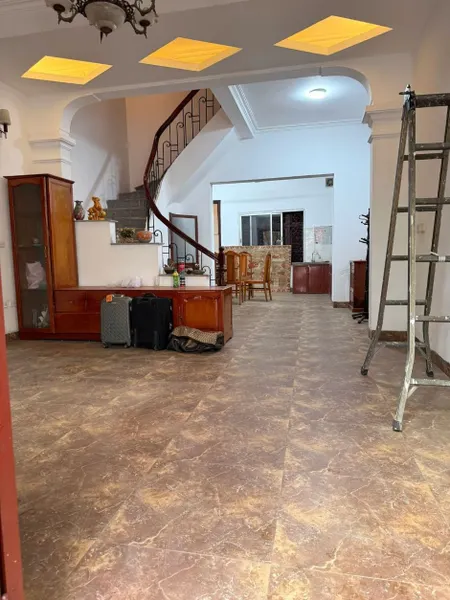 31.10.25 Cho thuê nhà nguyên căn ở Trần Duy Hưng, 80m2 x 5 tầng, có sân cổng riêng để xe thoải mái giá 15 triệu/tháng