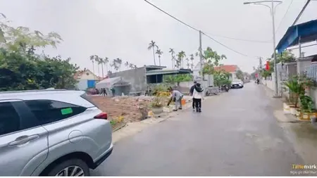 Bán 50 m thôn Đền Lâm Động , ngang gần 5m. Cách đường thôn :30m . L/ h:076.231.9990 e Thúy