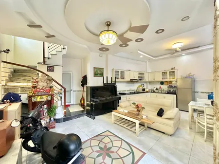 120/ THÍCH QUẢNG ĐỨC PHÚ NHUẬN (8X5M) 4 TẦNG 5PN 4WC FNT. GIÁ 19 TRIỆU/ THÁNG