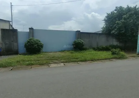 Kho bãi, mặt tiền kinh doanh 23,4m. dt 2.702m có 300 thổ. giá 21 tỷlong phước long thành