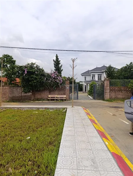 Chỉ 2 tỷ/lô đất tt phú mãn, 100m full thổ cư, gần ngã 4 hòa lạc, sát metro 12, lô góc, ô tô 45 đỗ.