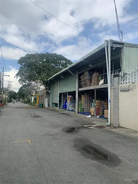 Chính chủ gởi bán nhà xưởng đang kinh doanh dt 400m ngang 20m dài 20m vuông chuẩn mặt tiền đường