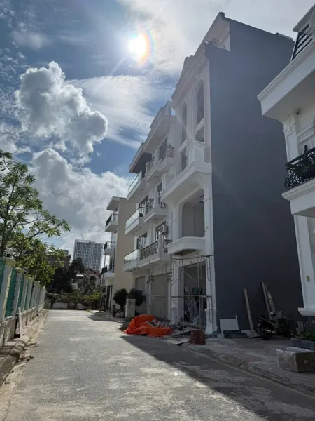 🏡 CHÍNH CHỦ GỬI BÁN NHÀ 5 TẦNG SIÊU ĐẸP – VỊ TRÍ ĐẮC ĐỊA GẦN KHU ĐÔ THỊ MỚI SỞ DẦU, HỒNG BÀNG, HẢI PHÒNG 🌸

📐 Diện tích: 60m² – Mặt tiền: 5m
🧭 Hướng: Đông Bắc