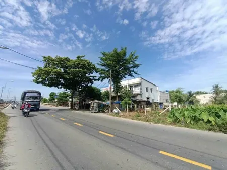 Bán cắt lỗ dãi trọ ,748m2, 880tr đất có sẵn 100m2 thổ cư mặt tiền DH504 bám đường 10m