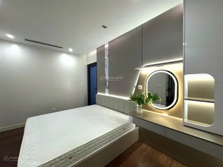 Chính chủ bán gấp căn 2 pn, 90m2 tại golden palm, 21 lê văn lương giá 9 tỷ bao phí sang tên