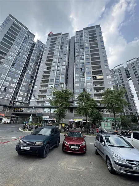 Bán căn 59m2 tháp d giá 2.650 bao thuê phí sổ sẵn 0908 099 *** xem nhà thực tế