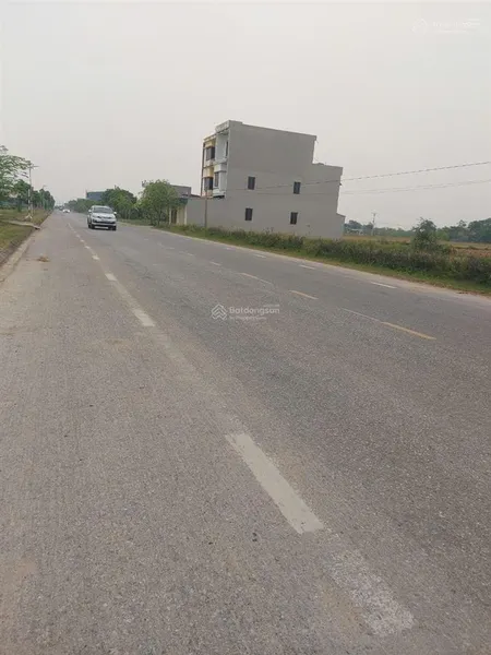 Lô đất đầu tư 200m ra khu công nghiệp liên hà thái ngay ngã 3 đèn đỏ làm ăn kinh doanh 2,1 tỷ