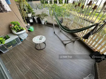 Cần bán căn hộ có sân vườn rộng. view đẹp. thoáng mát. giá chỉ 4tỷ300. 0906 783 ***