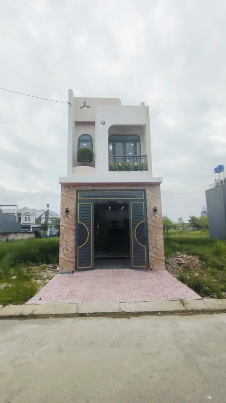 Bán nhà hoàn công mặt tiền đường nhựa tổng diện tích sử dụng 131,6m² ngang 4m giá 2.5 tỷ thương lượng trực tiếp chủ Xã Mỹ Hạnh