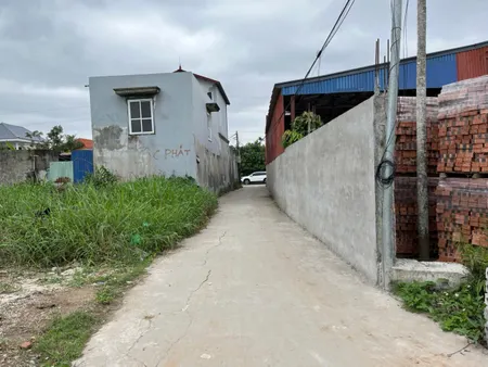 Lô đất 81,9m² ngang 4.5m giá 1.8 tỷ cách đường 402 có 1 nhà mặt đường