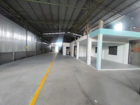 Cho thuê kho 504m2 xe container vào trong kho vi vu