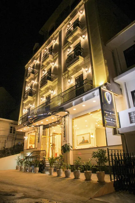 Bán Khách sạn ngay chợ Đêm Đà Lạt, 30 phòng, 69 tỷ, đường Nam Kỳ Khởi Nghĩa, mới xây 2025.