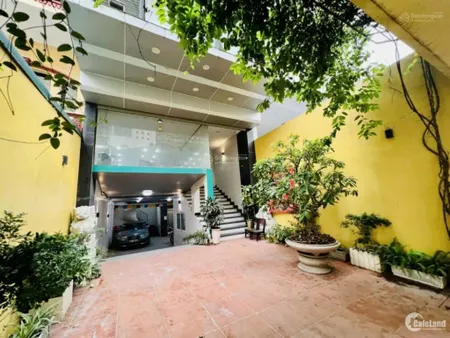 Siêu hiếm view hồ tây toàn cảnh.hầm gara 3 ô tô mặt tiền 5.6m sân vườn.