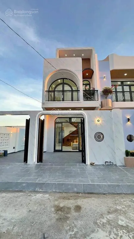 Bán căn nhà mặt tiền kinh doanh 110m2 xây tâm huyết, gần bệnh viện da liễu