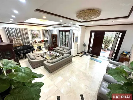 Bán biệt thự vườn đào giá tốt kd đỉnh cao cạnh lotte. 250m2 x3t giá 118 tỷ.