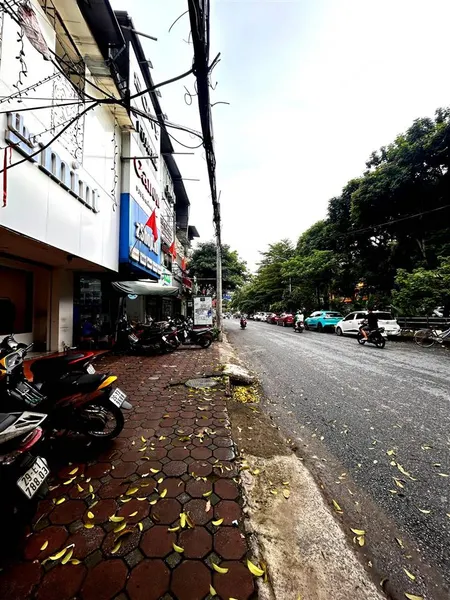 Phân lô 3 ô tô tránh 1 nhà ra mặt phố khuất duy tiến hai thoáng trước sau sổ vuông a4