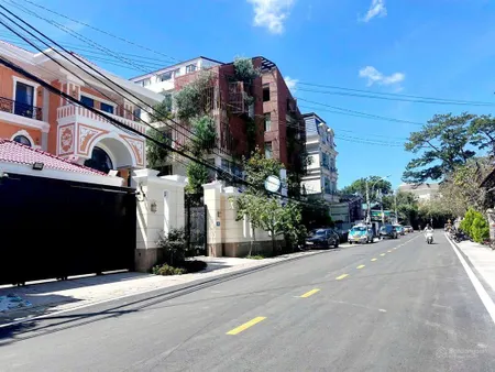 Đất sẵn nhà xưa cafe kinh doanh khu sang huỳnh thúc kháng, xây khách sạn