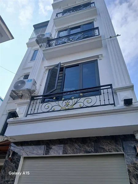 Bán nhà 43,5m, 6 tầng , thang máy , gara , ngõ thông kinh doanh, nhà mới ở ngay, gần t.t trạm trôi