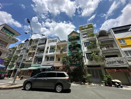 Bán nhà khu vip 134 thành thái, p12, quận 10 4.2 x 16m, 3 lầu sân thượng 6 pn nhà mới ở liền