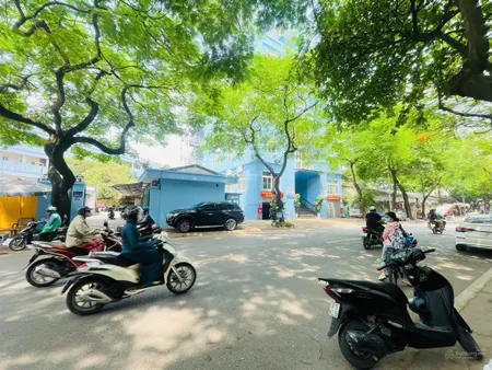 Bán gấp nhà mặt phố núi trúc trung tâm ba đình