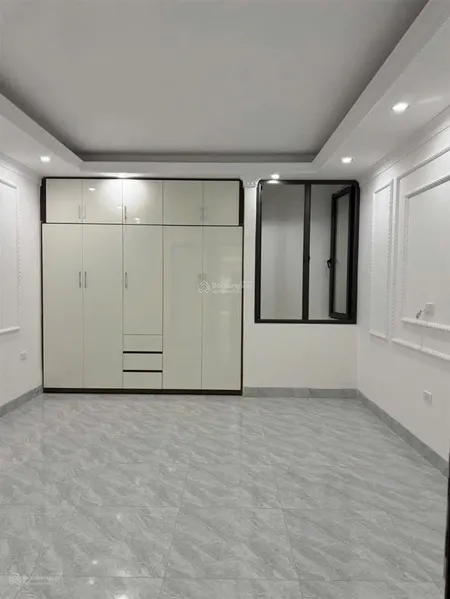 Chính chủ em cần bán căn nhà mặt ngõ 467 lĩnh nam . ô tô tránh . kinh doanh đỉnh