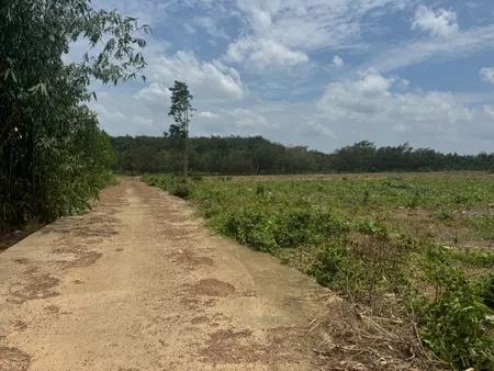 Bán gấp lô đất cây chôm chôm liền kề 400m2, ngang 12m có 200mtc - phía sau trường TH-THCS