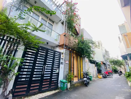 Nhà 3 tầng 2 mặt tiềnthông thoángvô ở được ngaycạnh tuyến metrotrường thọthủ đức