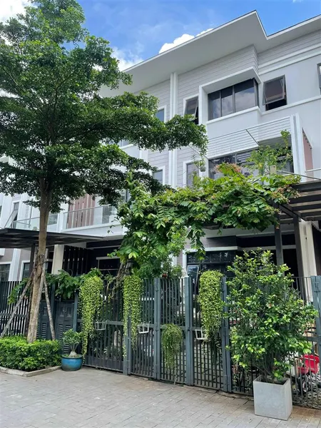 Bán nhà phố mizuki có 3 tầng, dt 5x20m2, nt cơ bản giá 10,950tỷ. đã có sổ, vay bank tự do