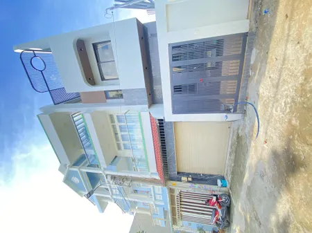 Nhà 1 trệt 2 lầu xây mới 4pn,3wc đường oto 64m2 tại đường hoàng hữu nam cách Lê văn việt 250m