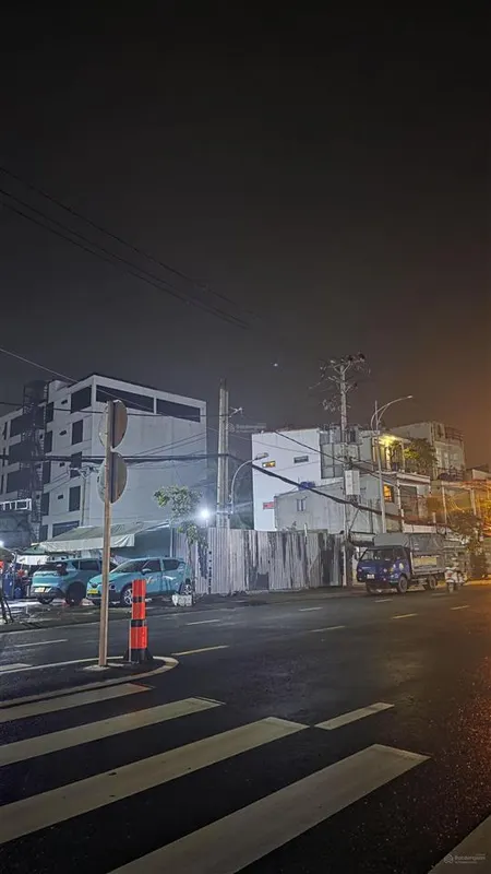 Bán nhà kho full thổ cư, 10 x 40m vuông a4, ngay khu sầm uất tên lửa giá nhỉnh 17 tỷ