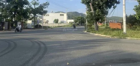 Hàng hiếm tt long hải 4 tỷ2 . lô góc 2 mặt tiền cách biển long hải 3km