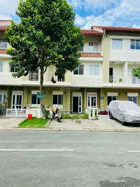 Bán nhà tại the oasis 3 kdc việt sing đang cho thuê 16 triệu/tháng
