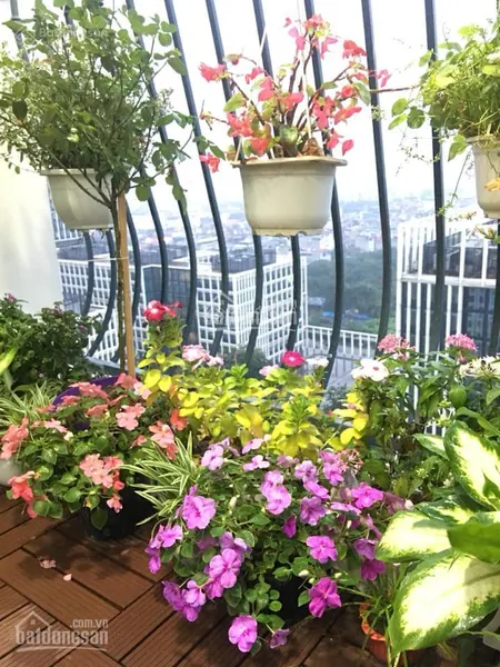 Nhà mình cần bán căn 3 ngủ, tầng trung, toà nhà ở gần ngay sát hồ điều hoà và quảng trường an bình