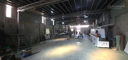 Bán xưởng nội thất trục chính cần kiệm. dt 238m2 full thổ cư. mặt tiền 9,3m. ô tô tải vào tận xưởng