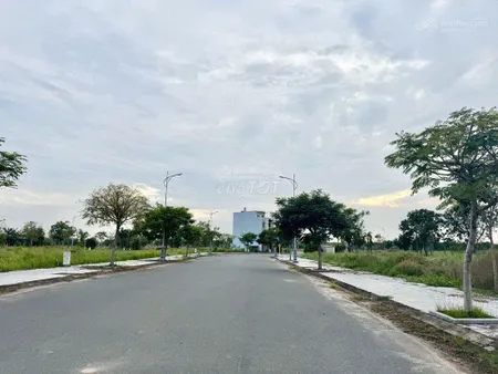 Sang gấp lô đất 100m2 ngay sân bay quốc tế long thành ,mặt tiền phố phùng hưng giá thương lượng