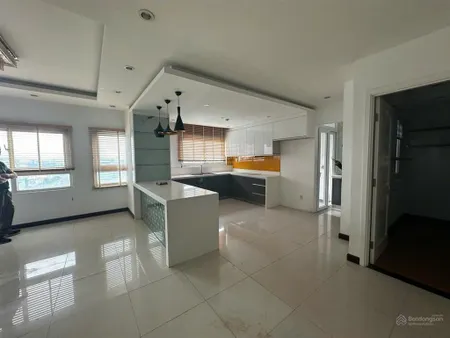 Cần bán căn hộ duplex cộng hòa plaza (1 trệt lửng) 155.3m2 3pn 3wc, lầu cao view thoáng, có sổ hồng