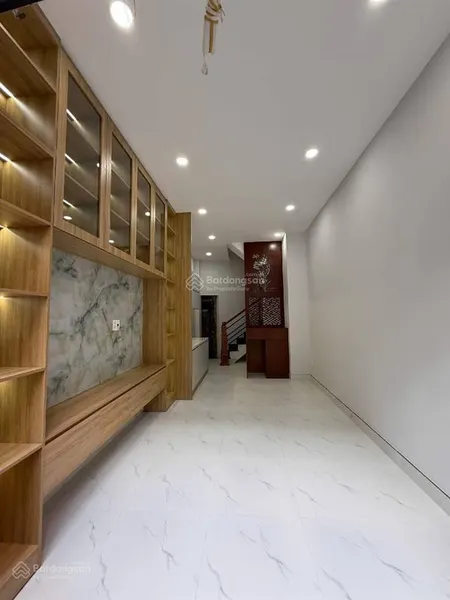 Nhà mới ở ngay trung tâm quận 5 trân hưng đạo q5
