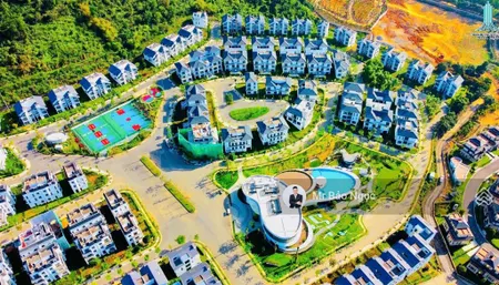 Bán lô góc 3 mặt tiền trục đường đôi 40m tại khu c xanh villas view sân thể thao + clubhouse