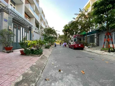 Bán gấp lô đất gần công viên 4m x 18m vuông vức, đường rộng 12m đặng thùy trâm