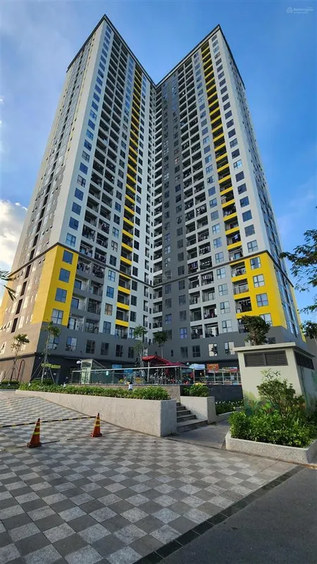 Căn 2pn 2wc 51m2 hướng đông nam view hồ bơi bcons sala . giá 1,95 tỷ 0908 235 *** binh