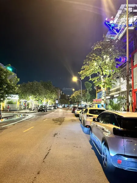 Bán đất phố thạch bàn, long biên 67 m² mt 5.6m vỉa hè ô tô tránh giá 14.6 tỷ.