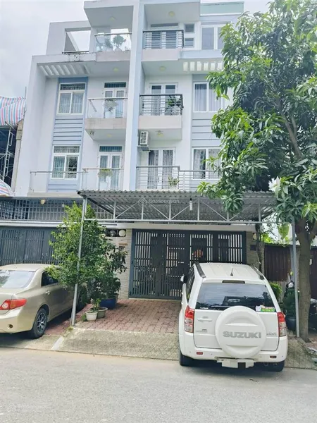 Nhà mặt tiền đường 20m kdc 13e , phong phú chỉ 9x tỷ 100m2( 5x20 ) 4 tầng nhà đẹp ở ngay