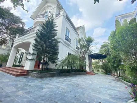 Bán lô góc hoa phượng 03 01, khu vip 328.1m2, hoàn thiện full nội thất sông rộng giá 125 tỷ