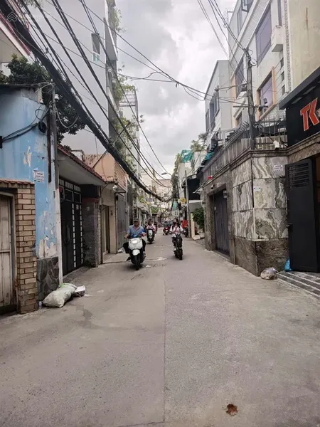 Bán đất bùi đình túy 70m2 hẻm xe hơi tới nơi xây mới 4 tầng gần chợ bà chiểu. gía 8tỷ thương lượng