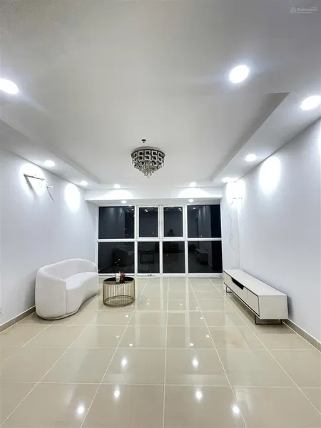 Bán căn hộ cao ốc hưng phát có sổ hồng, 2 phòng ngủ, 2wc 83m2 giá 3 tỷ. 0906 373 *** ánh