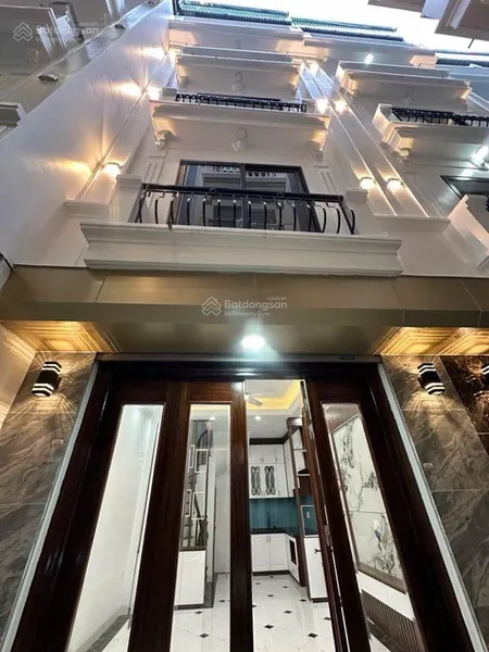 Áp lực tài chính chủ cần bán gấp chỉ 5.5 tỷ có nhà 5 tầng 38m2 mới coong full nội thất long biên