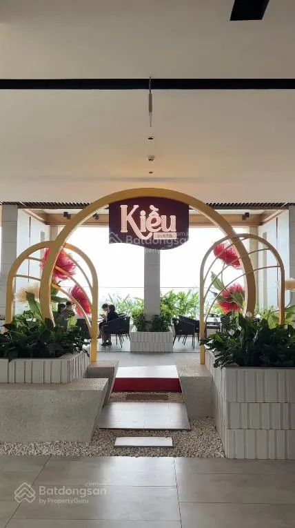 Cần bán penthouse quận 5, 348.5m2, có hồ bơi riêng, mặt tiền trần hưng đạo, giá 66.x tỷ, có sổ hồng