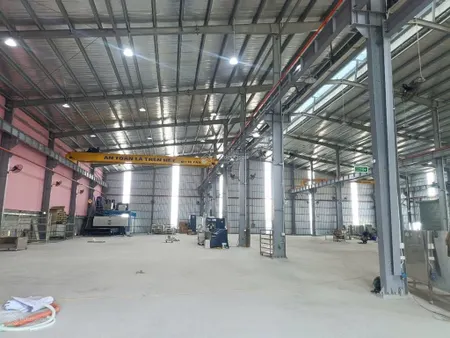 Bán lô đất 1000m2 mặt đường phạm văn đồng sẵn 800m2 nhà xưởng giá 28 tỷ full thổ cư